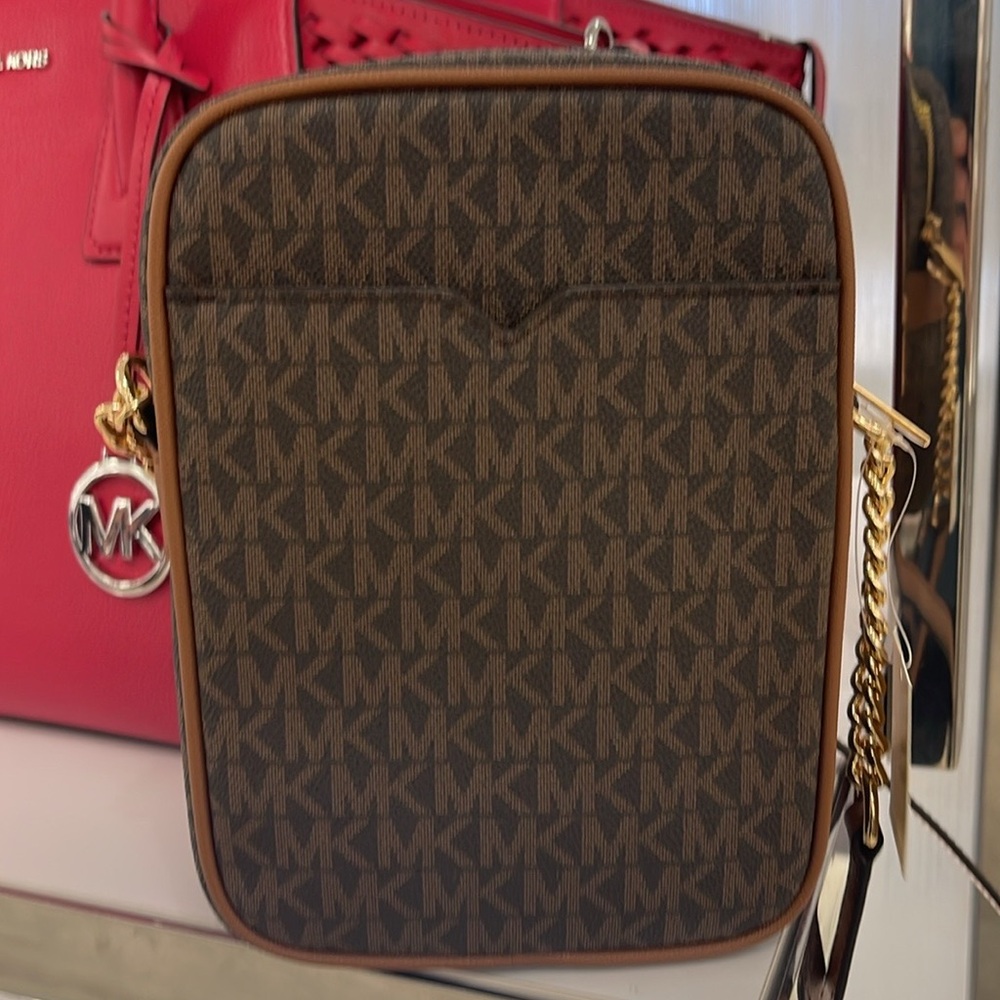 MICHAEL KORS Jet Set Travel Medium NS Logo Crossbody Flight Bag Messenger
Brown - Picture 13 of 16